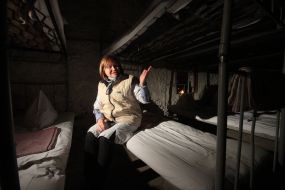 Работница завода