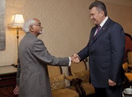 Viktor Yanukovych and Khamid Ansari
