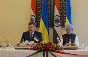 Viktor Yanukovych  and Manmohan Singh
