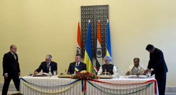 Viktor Yanukovych, Dmitriy Salamatin  and Manmohan Singh
