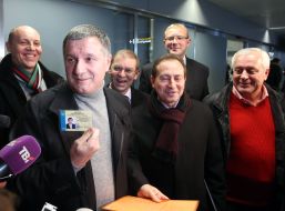 Arsen Avakov demonstrates the certification of deputy