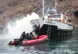Демонстрационные действия по задержанию и досмотру «судна-нарушителя»