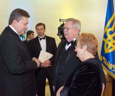 Viktor Yanukovych, John Tefft and Mariella Tefft