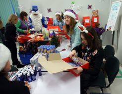 Volunteers pack holiday gifts