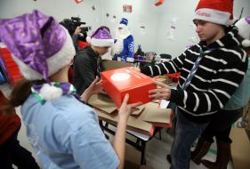 Volunteers pack holiday gifts