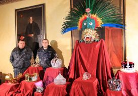 Slide the crown Maya