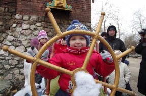 Дети развлекаются