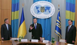 Leonid Kozhara, Viktor Yanukovich and Konstantin Grishchenko