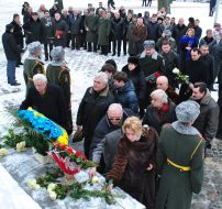 Laying flowers at the monument to Vyacheslav Chornovil