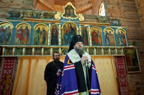 Archbishop Luka near the iconostasis XVIII