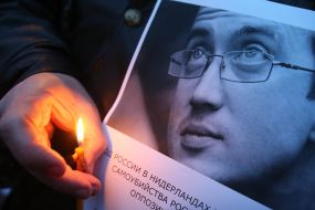 Портрет российского оппозиционера Александро Долматова