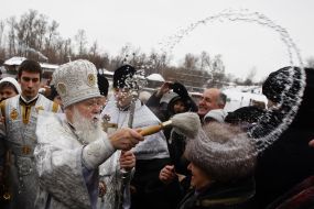 Filaret sanctifies believers