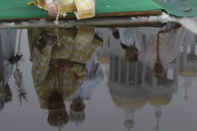 Sviatoslav (Shevchuk) blesses the water