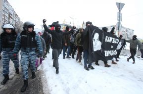 Police officers escorted the protesters memory of Markelov and Baburova