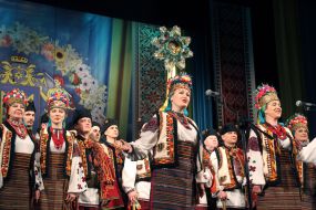 Members of the ensemble of song and dance