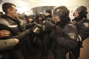 Драка между активистами ВО "Свобода" и милицией