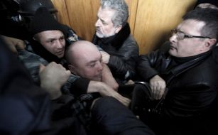 Драка между активистами ВО "Свобода" и милицией
