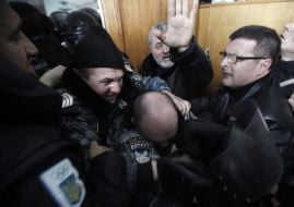 Драка между активистами ВО "Свобода" и милицией