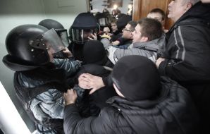 Драка между активистами ВО "Свобода" и милицией