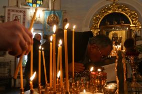 Vladimir Yavorivsky kisses icon