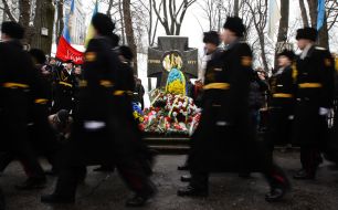 Participants honoring Kruty Heroes