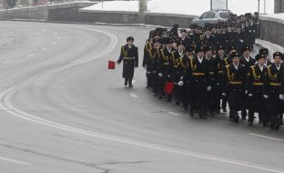 Participants honoring Kruty Heroes