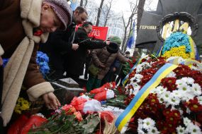 Participants honoring Kruty Heroes