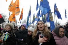 Participants honoring Kruty Heroes