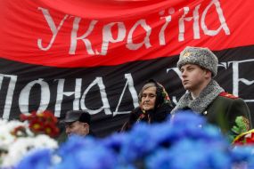 Participants honoring Kruty Heroes