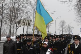 Participants honoring Kruty Heroes