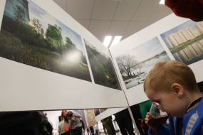 Visitors to the exhibition "World Press Photo-2012"