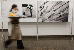 Visitors to the exhibition "World Press Photo-2012"