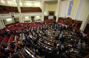 Deputies from opposition lock to the work of Ukrainian parliament