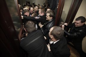 Representatives of the "Svoboda" are trying to get to the session hall