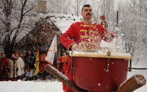 Козак грає на барабані