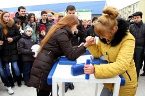 Соревнование по армрестлингу