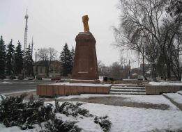 Broken monument to Lenin