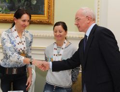 Елена Пидгрушная, Вита Семеренко и Николай Азаров