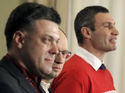 Vitaliy Klichko, Arseniy Yatsenyuk and Oleg Tyagnibik