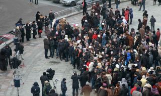 People watching speeches of Viktor Yanukovіch