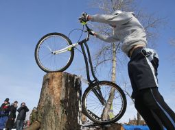 Учасник змагання з велотріалу