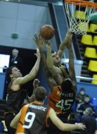 Игровой момент матча