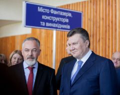 Viktor Yanukovich and  Dmitry Tabachnik 