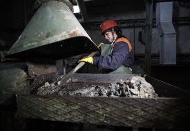 The operator lays waste the grinding machine
