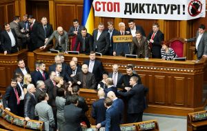 The deputies block rostrum