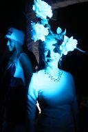 Посетительница вечеринки