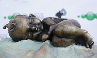 Sculpture "You have a baby!"