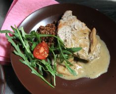 Chops (karmenadli) with mushroom sauce