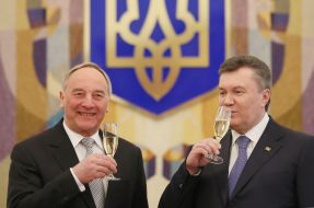 Viktor Yanukovych and Andris Berzins