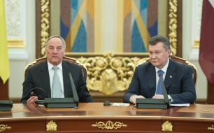 Viktor Yanukovych and Andris Berzins